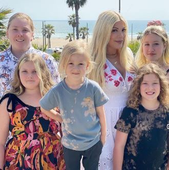 Liam Aaron McDermott with his mother Tori Spelling and siblings